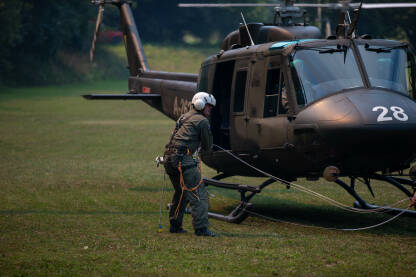 Helikopteri OS BiH u akciji gašenja šumskog požara.