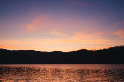 Zalazak sunca na jezeru Sniježnica