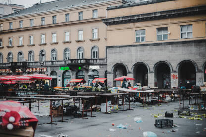 Nered na pijaci Dolac u Zagrebu nakon radnog vremena