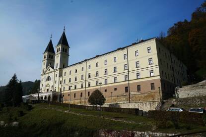 Samostan u Kraljevoj Sutjesci, je franjevački samostan  u Vrhbosanskoj nadbiskupiji, u Kraljevoj Sutjesci, općina Kakanj, Bosna i Hercegovina. Proglašen je za nacionalni spomenik Bosne i Hercegovine.