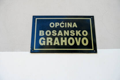 Bosansko Grahovo, tabla na opštini.