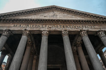 Rim, Italija: Panteon. Panteon je bivši rimski hram.