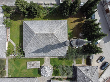 Sultan Selimova ili Čaršijska džamija u Stocu, Bosna i Hercegovina, snimak dronom iz zraka.