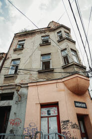 Ulice Tuzle, grad