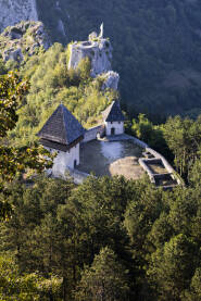 Pogled na dvorac starog grada Ključa i njegove tvrđave...