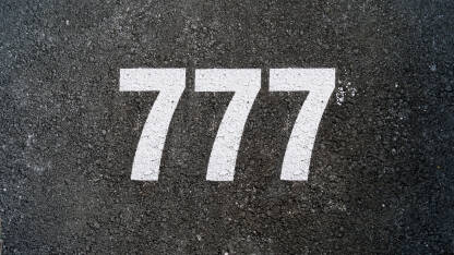 Broj 777 na asfaltu