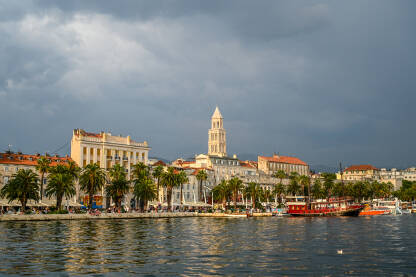 Split, Dalmacija, Hrvatska. Luka na Jadranskom moru. Katedrala u gradu.