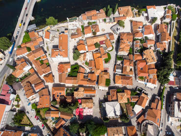 Trebinje, Bosna i Hercegovina. Stari grad u Trebinju, jedan od najljepših gradova u BiH. Rijeka Trebišnjica. Stari grad, snimci dronom.