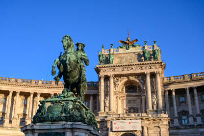 Beč, Austrija: Kompleks Hofburg u centru grada. Statua princa Eugena. Palata dinastije Habsburg. Dvorac u Beču.