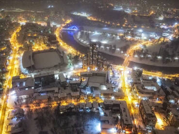 Slika Zenice slikana po noći sa dronom. Na fotografiji se vidi i stadion Bilino Polje