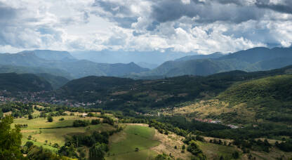 Naselje Prozor-Rama u Bosni i Herzegovini, planinski pejzaž