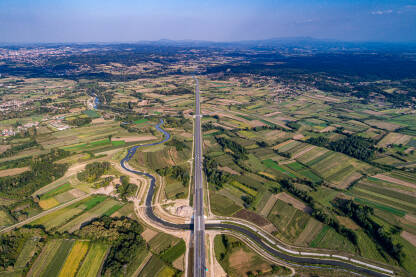 Novoizgrađeni autoput A2 Miloš Veliki prelazi preko reke Kolubare. Beograd - Požega