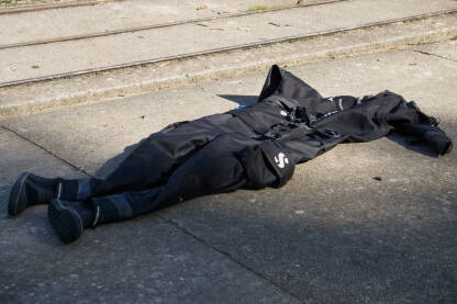 Ronilačka oprema. Ronilačko odijelo na sušenju nakon korištenja.