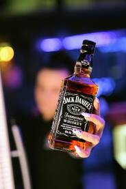 Flasa Jack Daniels Whiskey u klubu