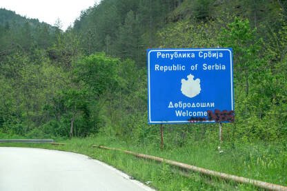 Saobraćajni znak na granici: Dobrodošli u Srbiju. Granični prijelaz između Bosne i Hercegovine i Srbije kod Višegrada.