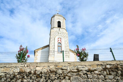 Crkva sv. Vasilija Ostroškog u Blagaju, grad Mostar, BiH. Pravoslavna crkva. Crkva je 2008. proglašena nacionalnim spomenikom Bosne i Hercegovine.