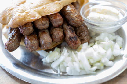 Ćevapi u restoranu