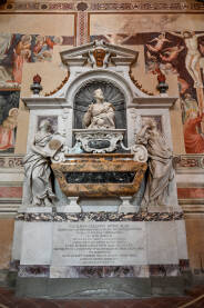 Firenca, Italija: Monumentalna grobnica Galilea Galileja u bazilici Santa Croce. Galileo Galilei je bio italijanski matematičar, fizičar, astronom i pronalazač.