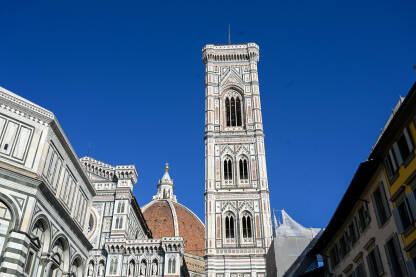 Firenca, Italija. Firentinska katedrala u centru grada. Detalji fasade firentinskog Duoma. Vanjski dio katedrale Santa Maria del Fiore.