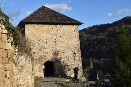 Sahat kula u Jajcu, napravljena od kamena u srednjem vijeku, jedna je od turističkih atrakcija na tvrđavi.