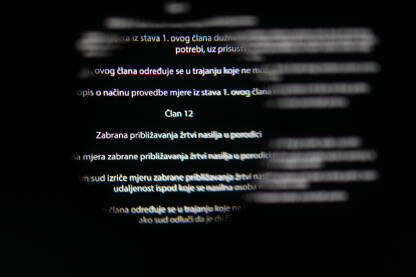 Zabrana približavanja žrtvi nasilja. Zakon štiti žrtve rodno zasnovanog nasilja.

Fotografija besplatna za ilustrovanje medijskih sadržaja o nasilju, svako drugo korištenje je zabranjeno.

Autorka: Amira Skopljak