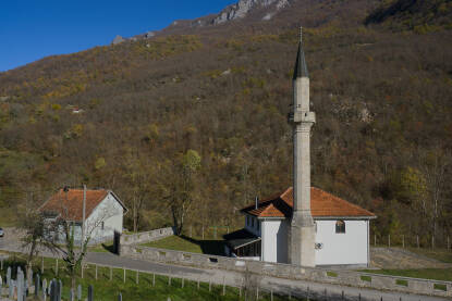 Džamija u selu Tošćanica, općina Prozor.