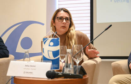 Edisa Demić, aktivistica, profesorica pedagogije i magistrica sociologije. Edisa je glavi inicijator osnivanja Udruženja za edukaciju i razvoj “Dignitet” te je ujedno i predsjednica.