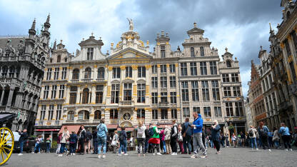 Bruxeless, Belgija, Ljudi na glavnom trgu.