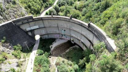 Brana u Idbru na rijeci Baščici, općina Konjic.