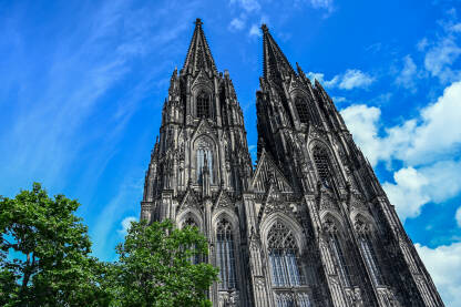 Köln, Njemačka. Katolička katedrala Svetog Petra u Kölnu je najposjećenija znamenitost Njemačke. Druga najviša crkva u Europi.