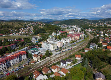 Hadžići, Bosna i Hercegovina. Zgrade, kuće i ulice, snimak dronom. Panorama.