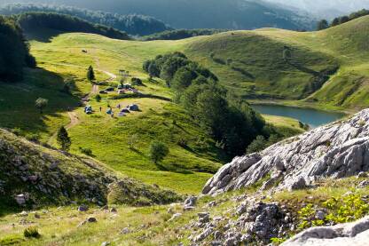 Nacionalni park Sutjeska nalazi se na teritoriji općina Foča, Gacko i Kalinovik i najstariji je nacionalni park u Bosni i Hercegovini.
Zelengora i Orlovačko jezero