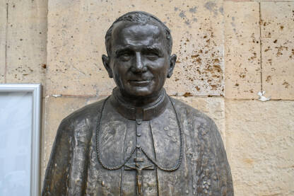 Statua: Ivana papa Pavao II je bio poglavar katoličke crkve. Karol Wojtyla.