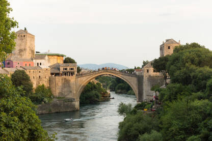 Okolina Starog mosta u Mostaru, Stari grad Mostar