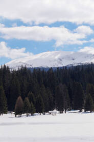 Pogled sa Igmana na najviši vrh Bjelašnice, poznat kao Opservatorij ili Opservatorija.