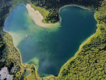 Trnovačko jezero, Crna Gora, snimak dronom.