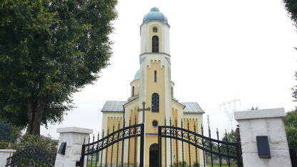 Crkva Sv. Save na Vrelu Bosne izgrađena je 1897. godine, a kroz decenije postojanja sebi je privlačila značajne istorijske ličnosti. Crkva je zajedno sa grobljem proglašena za nacionalni spomenik BiH.