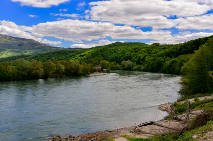 Rijeka Drina u okolini opštine Bratunac.