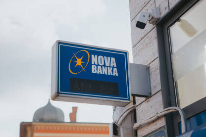 Natpis Nova banka, ATM bankomat